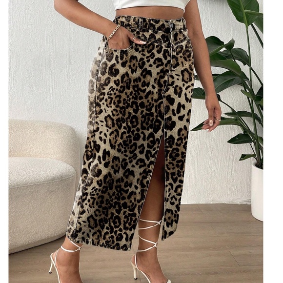 Plus Leopard Print High Waisted Button Split Hem Stretchy Waist Midi Skirt - Picture 4 of 5
